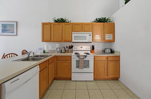 Seasons House | 4BR Disney Oasis: Private Screened Pool + FREE Pool Heat! (20 Min to Parks)
