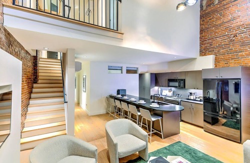 Arts District Apartment | 4BR DT Loft w/Rooftop | Walk to Broadway! 10 Beds