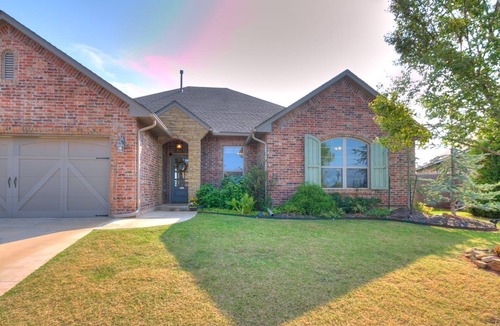 Edmond House | 4BR Edmond Home | Backyard + Walking Trails