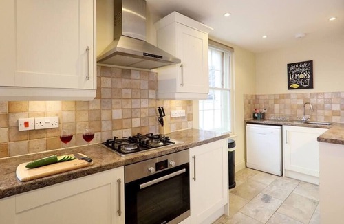 Norwich House | 4BR Elegant Stay | Golden Triangle | Parking