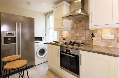 Norwich House | 4BR Elegant Stay | Golden Triangle | Parking