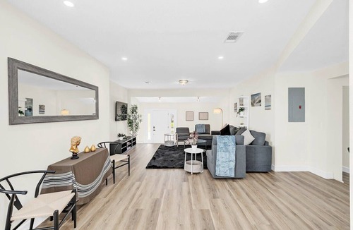 College Park House | 4BR Family Getaway Su