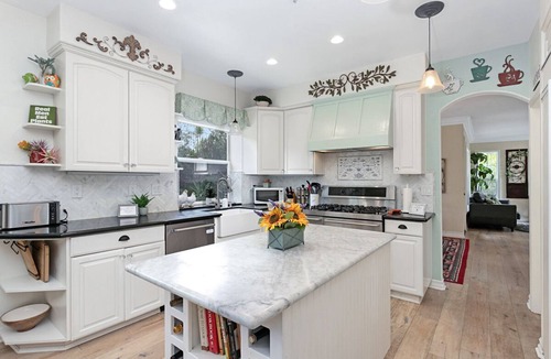 Vista House | 4BR Family Home Near Legoland & Beach Gameroom Dogs Free Sleeps 9