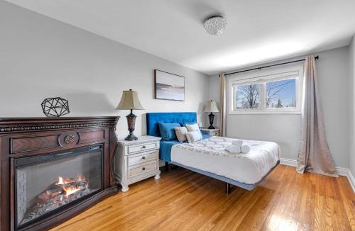 Richview House | 4BR Family Home with Backyard & Parking