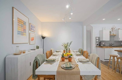 Greenfield Park House | 4BR Family | Private Garden | 15 mins to Downtown
