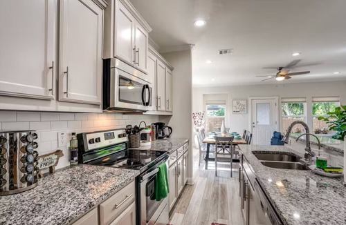 Wheatland House | 4BR Farmhouse N Po in Spencer