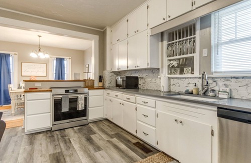 Edmond House | 4BR for Rent in Edmond | Near UCO | Plus Hot Tub