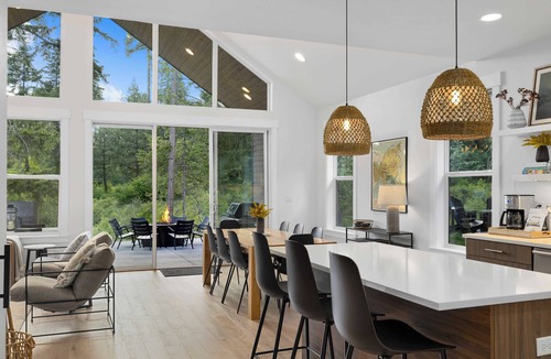 Roslyn House | 4BR Forest View, Game Room, Hot Tub, Firepit, BBQ
