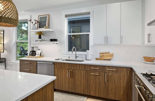 Roslyn House | 4BR Forest View, Game Room, Hot Tub, Firepit, BBQ