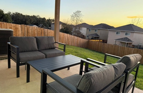 Wetmore House | 4BR Fun-Filled Getaway Near JW Marriott with Ping Pong & Air Hockey