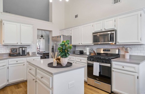 South Creek House | 4BR Fun Stay | Cowboy Pool & Game-Ready Pool Table