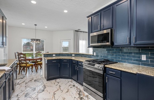 Klein House | 4BR Furnished Lakeside Welcomes 31+ Day Stays!