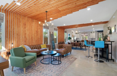 Joffre House | 4BR + Game Room + Quiet Luxury + Private Outdoor
