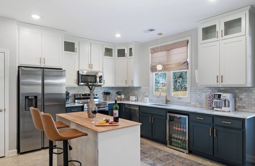 Joffre House | 4BR + Game Room + Quiet Luxury + Private Outdoor