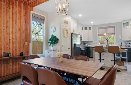 Joffre House | 4BR + Game Room + Quiet Luxury + Private Outdoor
