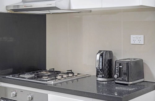 Crows Nest Apartment | 4BR Gem in Central Crows Nest