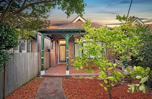 Crows Nest Apartment | 4BR Gem in Central Crows Nest