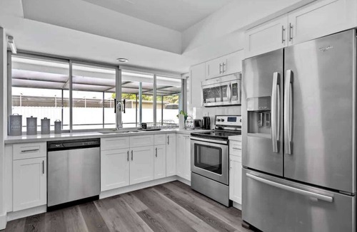 Miramar House | 4BR Getaway + Pool + Game Room, 18-mins to Ocean