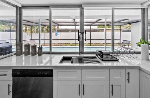 Miramar House | 4BR Getaway + Pool + Game Room, 18-mins to Ocean