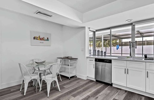 Miramar House | 4BR Getaway + Pool + Game Room, 18-mins to Ocean