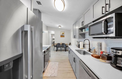 Isle of Palms House | 4BR Heated Pool, Putting Green & Outdoor Bar Near Mayo Clinic Jacksonville SMV