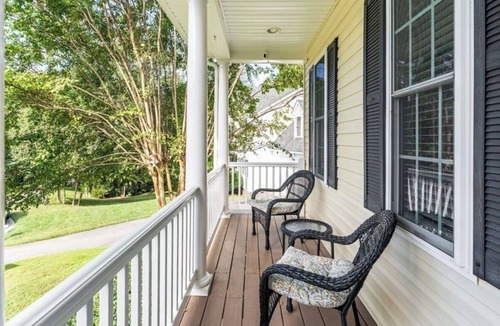 Midlothian House | 4BR Home Clean, Comfortable & Fully Equipped