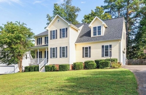 Midlothian House | 4BR Home Clean, Comfortable & Fully Equipped