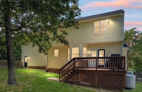 Midlothian House | 4BR Home Clean, Comfortable & Fully Equipped