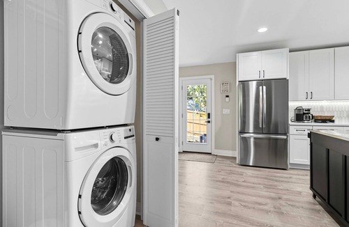 Alton House | 4BR Home | Fast WiFi + Full Kitchen + Laundry