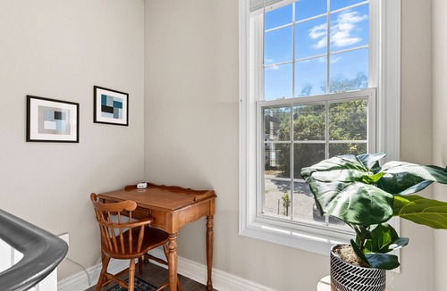 Alton House | 4BR Home | Fast WiFi + Full Kitchen + Laundry