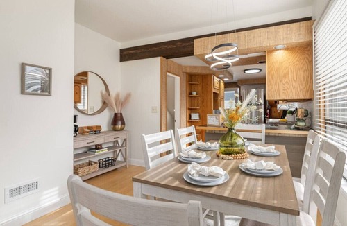 Tukwila House | 4BR Home | Huge Backyard | Outdoor Kitchen