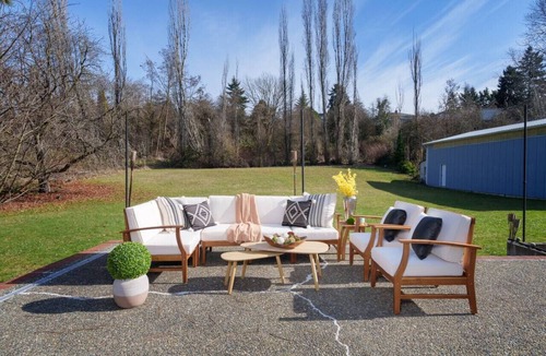 Tukwila House | 4BR Home | Huge Backyard | Outdoor Kitchen