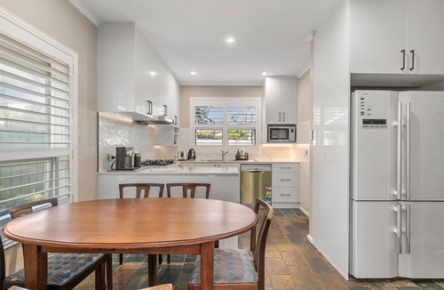 Adelaide House | 4BR Home in Fullarton