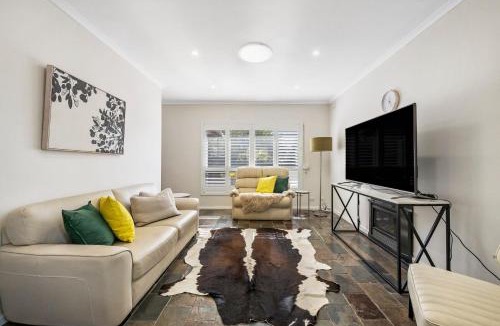 Fullarton House | 4BR Home in Fullarton