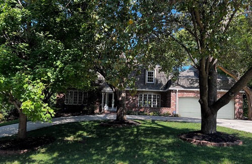 Leawood House | 4BR Home in Leawood, Walk to England World Cup HQ