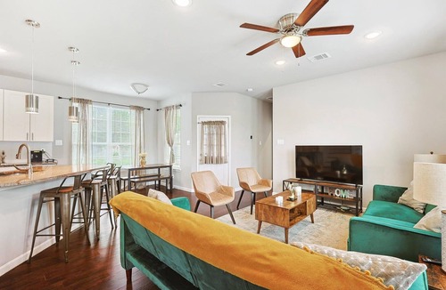 Central Arlington Cottage | 4BR Home in the Heart of Cowboy Nation!