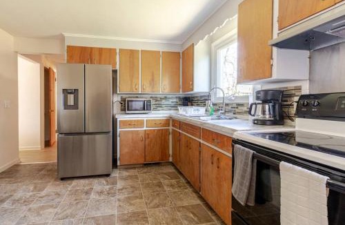 Rochester House | 4BR Home Near Lake Ontario Perfect for Groups