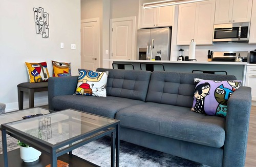 Warrenville Apartment | 4BR Home Near Naperville! Parking + Pickleball