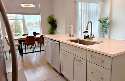 Warrenville Apartment | 4BR Home Near Naperville! Parking + Pickleball