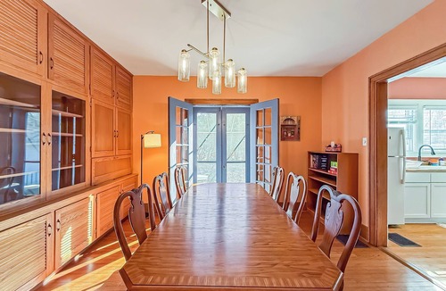 Urbana House | 4BR home + parking, 1 block from campus
