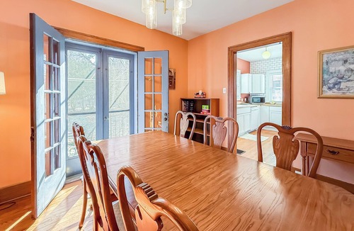 Urbana House | 4BR home + parking, 1 block from campus