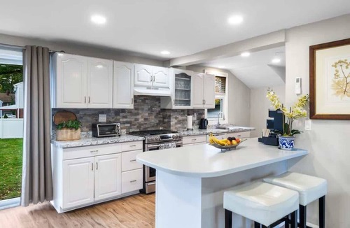 Teaneck House | 4BR Home, Parking Space, Mins to NYC & Time Square