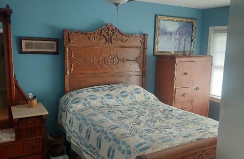 Williamstown House | 4BR Home - Pets Allowed by ARK Experience