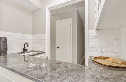 Greater Fondren Southwest House | 4BR Home+Private Backyard| Family Game Night | Pool Table
