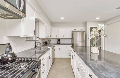 Greater Fondren Southwest House | 4BR Home+Private Backyard| Family Game Night | Pool Table