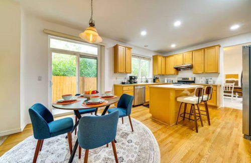Redmond House | 4BR Home @Redmond | 5 Mins Microsoft & Tech Hubs