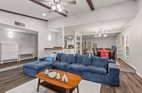 Northeast Carrollton House | 4BR Home w/Arcade, Foosball & Desks - Carrollton