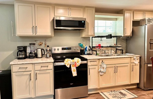 Oak Cliff Ski Chalet | 4BR Home w/Pool, BBQ & Private Parking Near AT&T
