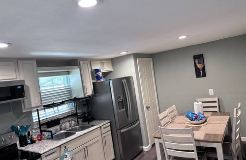Oak Cliff Ski Chalet | 4BR Home w/Pool, BBQ & Private Parking Near AT&T