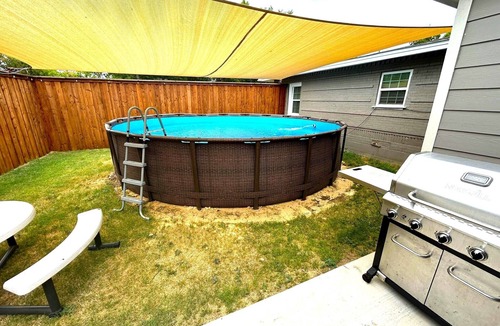 Oak Cliff Ski Chalet | 4BR Home w/Pool, BBQ & Private Parking Near AT&T